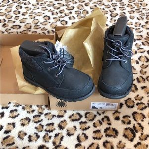 NWT boys Ugg shoes/boots size 9 black